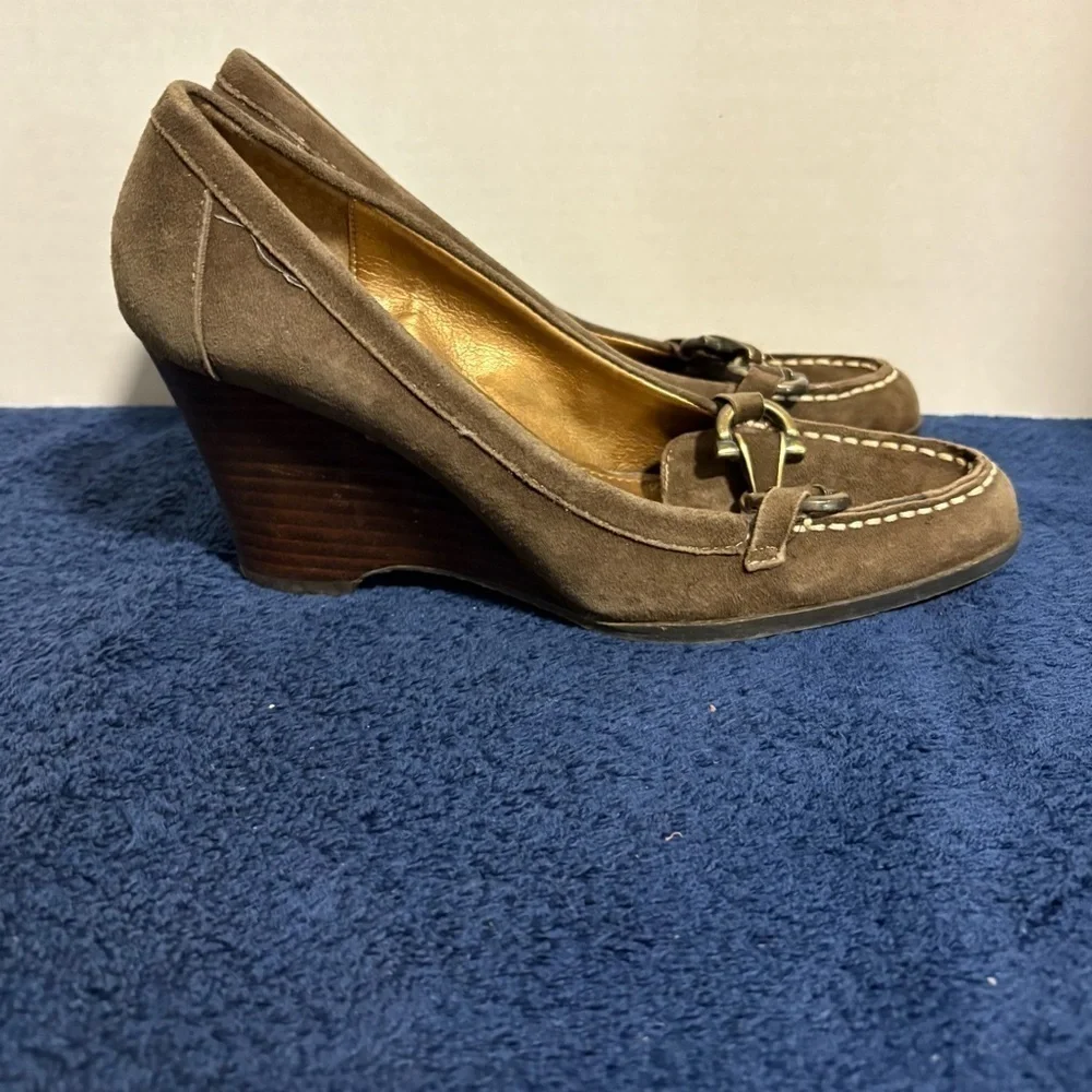 Talbots Brown Suede Wedge Heel Loafer Brass Horse Bit Buckle Womens 7.5B 7.5